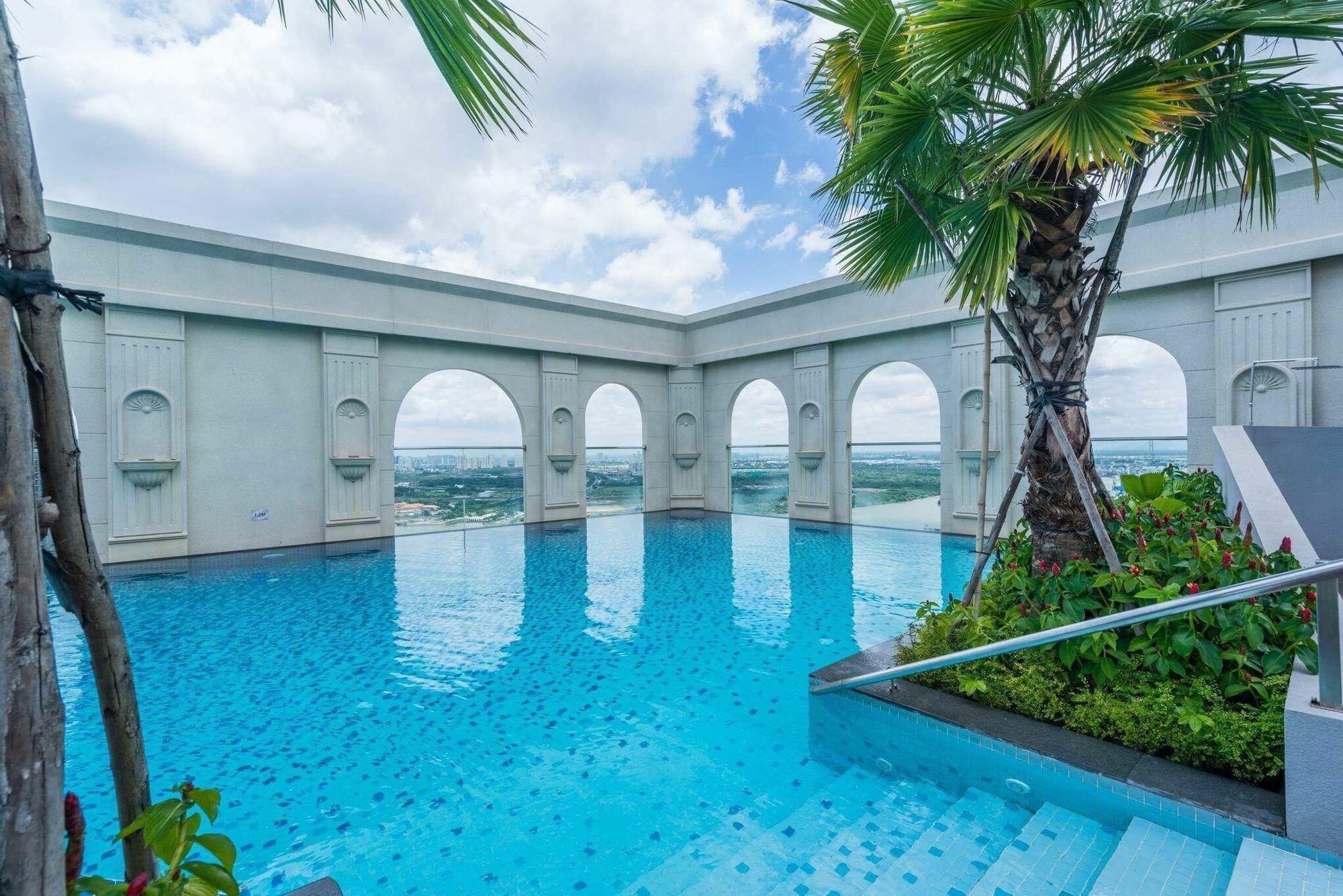 The Manner Icon 56 Rooftop Pool * Ho Chi Minh City